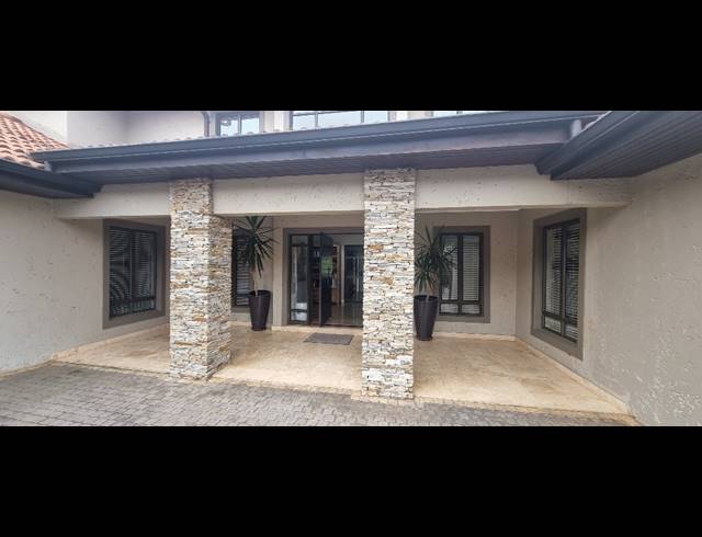 6 BEDROOM HOUSE FOR SALE IN IZINGA ESTATE